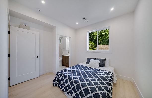 2 3836 W 8th Avenue Point Grey