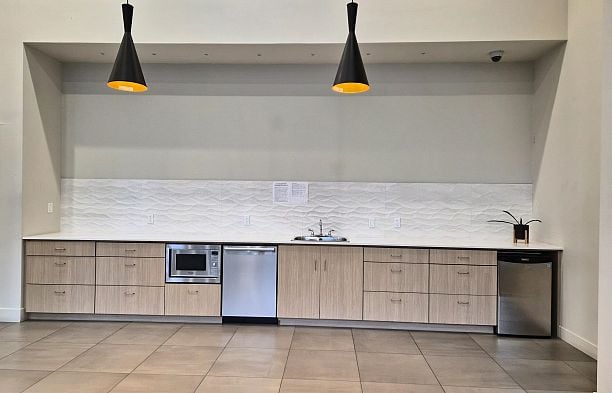 317 2033 W 10th Avenue Kitsilano