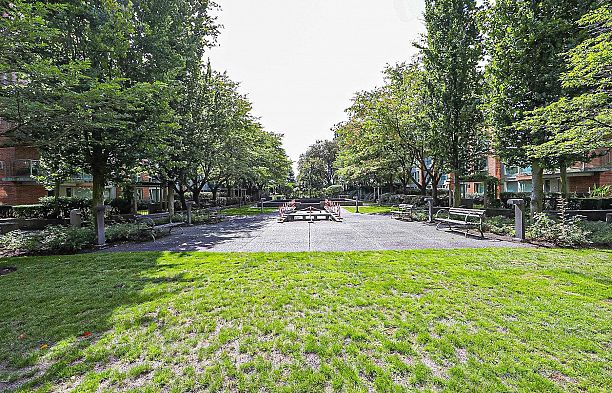 412 618 W 45th Avenue Oakridge VW