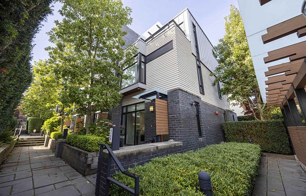 6106 Oak Street Oakridge VW