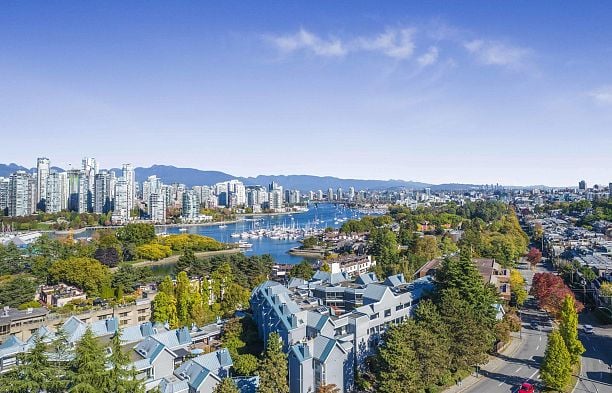 17 1345 W 4th Avenue False Creek