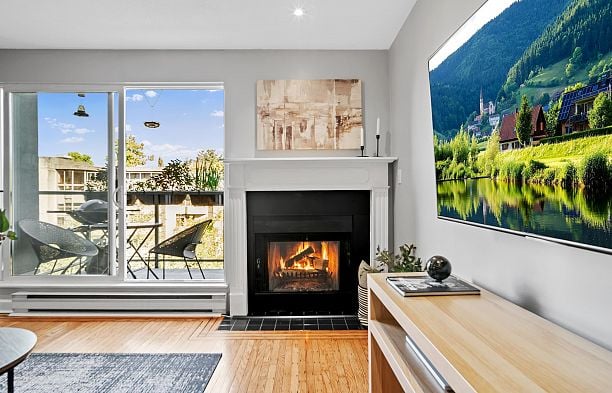 17 1345 W 4th Avenue False Creek
