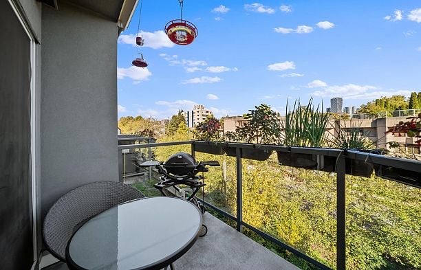 17 1345 W 4th Avenue False Creek