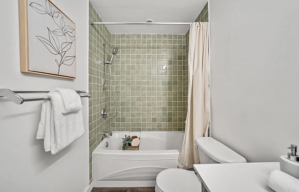 17 1345 W 4th Avenue False Creek