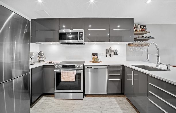 17 1345 W 4th Avenue False Creek
