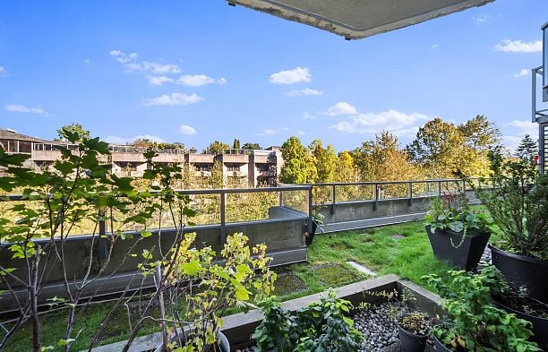 17 1345 W 4th Avenue False Creek