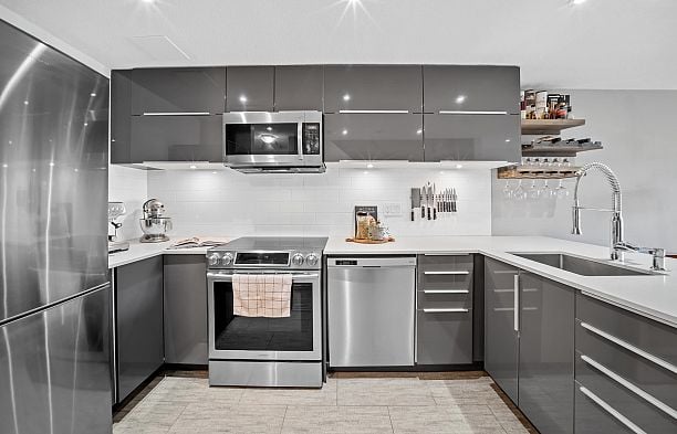 17 1345 W 4th Avenue False Creek