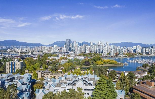 17 1345 W 4th Avenue False Creek