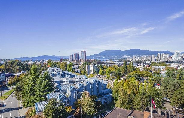 17 1345 W 4th Avenue False Creek