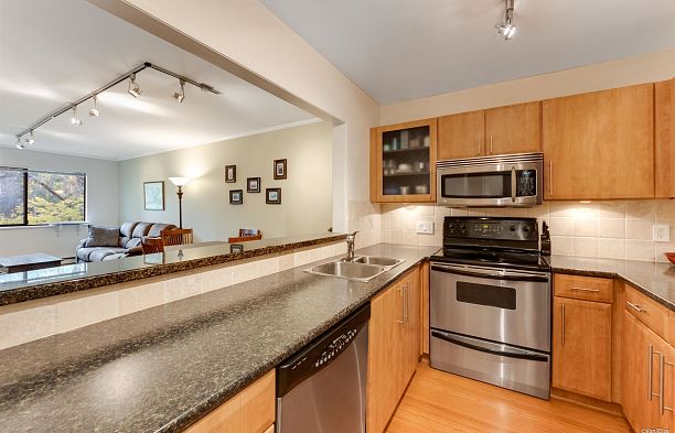 302 1633 W 11th Avenue Fairview VW