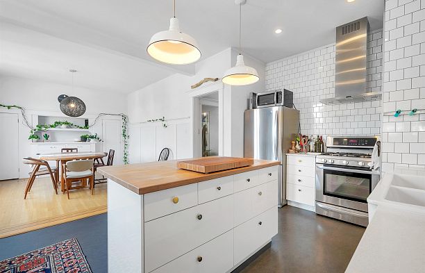 303 1131 W 11th Avenue Fairview VW