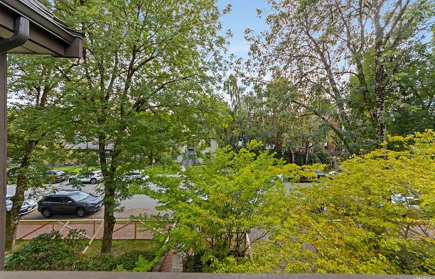 302 1633 W 11th Avenue Fairview VW