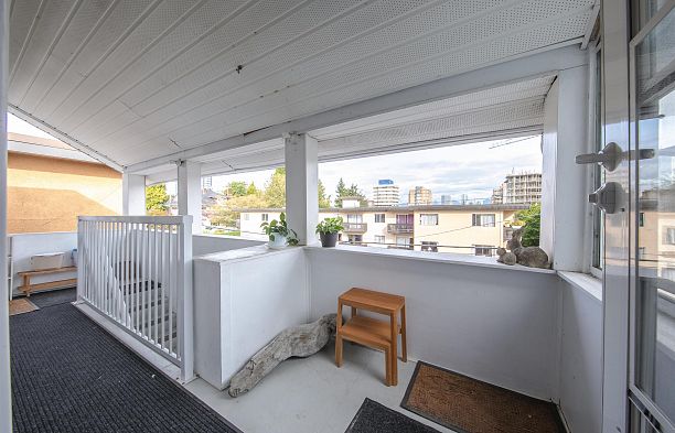 303 1131 W 11th Avenue Fairview VW