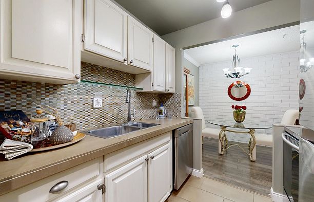 510 1405 W 15th Avenue Fairview VW