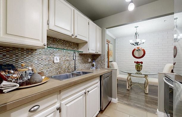 510 1405 W 15th Avenue Fairview VW
