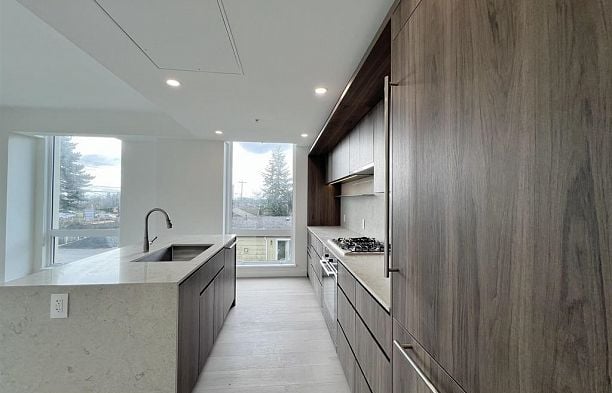 206 5212 Cambie Street Cambie