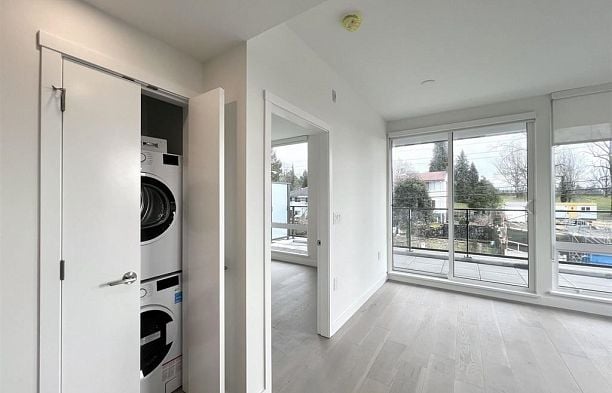206 5212 Cambie Street Cambie