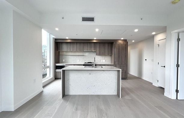 206 5212 Cambie Street Cambie
