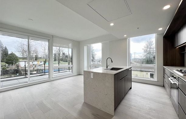 206 5212 Cambie Street Cambie