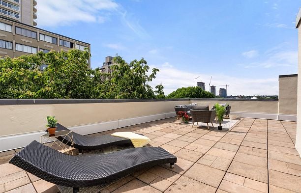 307 1311 Beach Avenue West End VW