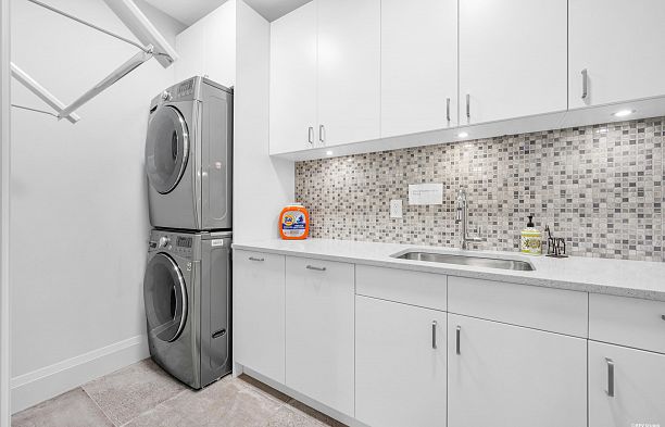 3125 W 34th Avenue MacKenzie Heights