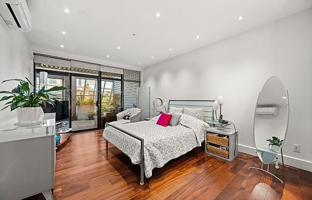 202 1750 W 2nd Avenue False Creek