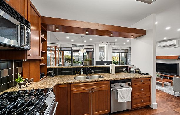 202 1750 W 2nd Avenue False Creek