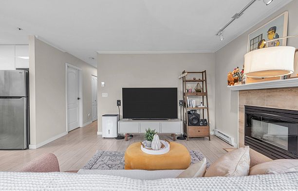 305 868 W 16th Avenue Cambie
