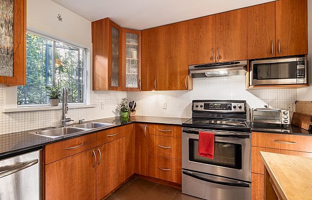 158 E 17th Avenue Main