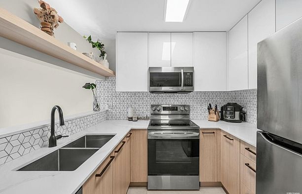 305 868 W 16th Avenue Cambie