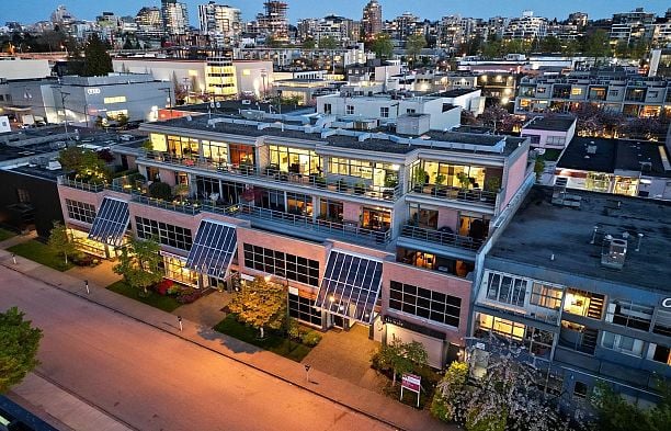 202 1750 W 2nd Avenue False Creek