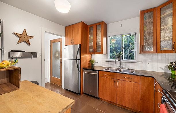 158 E 17th Avenue Main