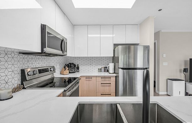 305 868 W 16th Avenue Cambie