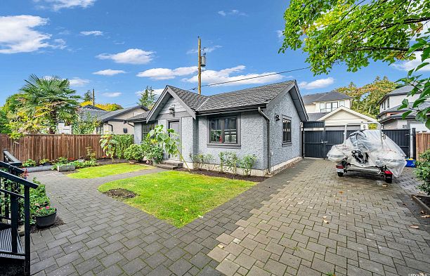 3125 W 34th Avenue MacKenzie Heights