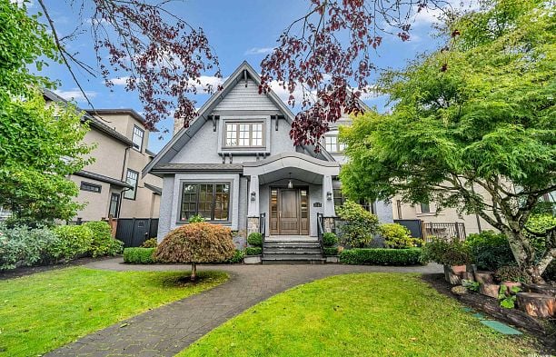 3125 W 34th Avenue MacKenzie Heights