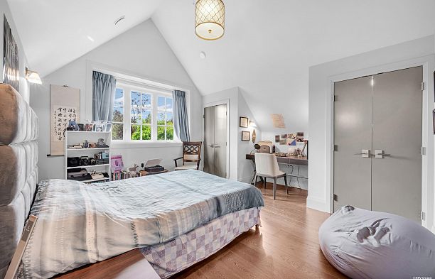 3125 W 34th Avenue MacKenzie Heights