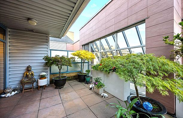 202 1750 W 2nd Avenue False Creek