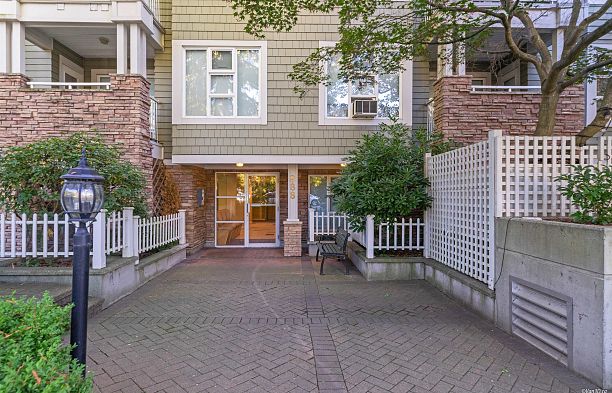 101 988 W 54th Avenue South Cambie