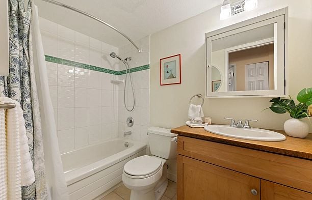 405 1345 W 4th Avenue False Creek