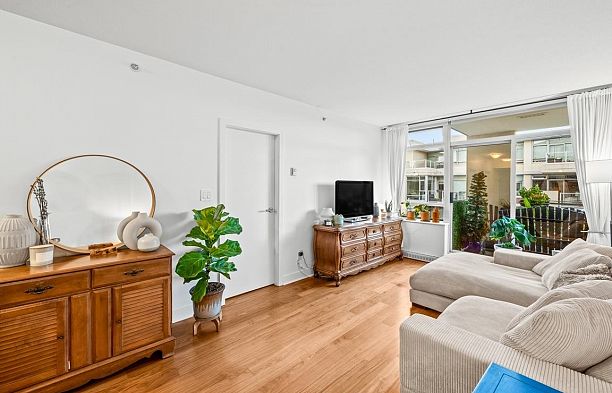 608 2228 W Broadway Kitsilano