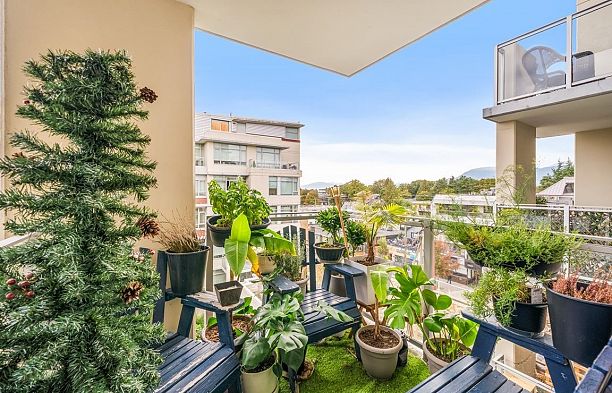 608 2228 W Broadway Kitsilano