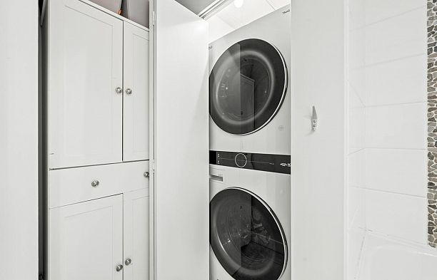 608 2228 W Broadway Kitsilano