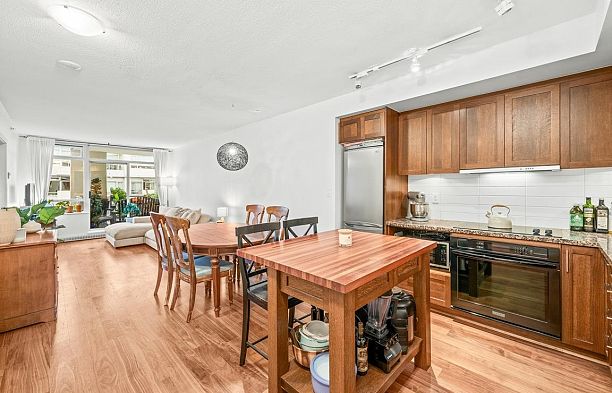 608 2228 W Broadway Kitsilano