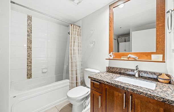 608 2228 W Broadway Kitsilano