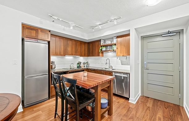 608 2228 W Broadway Kitsilano