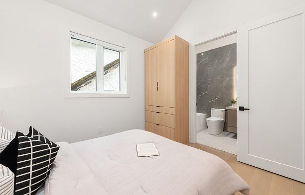 1 3232 W 38th Avenue Kerrisdale