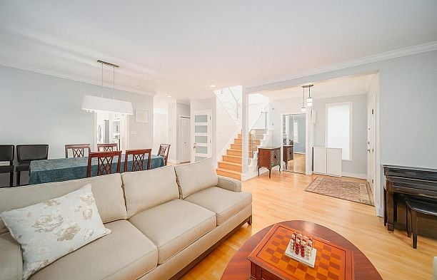 2726 W 42nd Avenue Kerrisdale