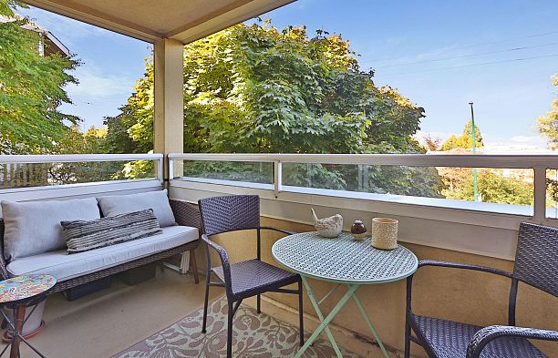 215 1890 W 6th Avenue Kitsilano