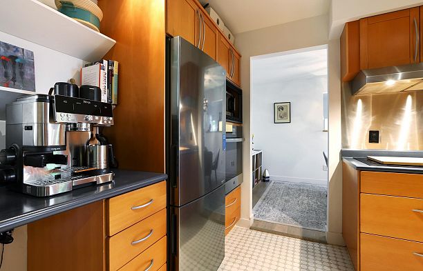 215 1890 W 6th Avenue Kitsilano