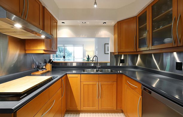 215 1890 W 6th Avenue Kitsilano